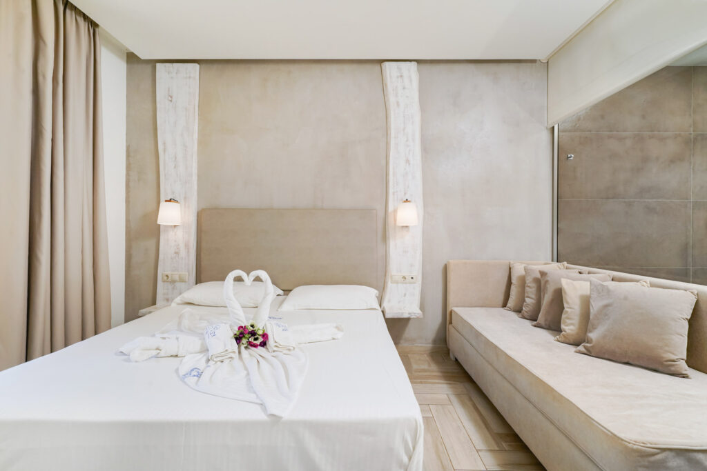 blue-view-thassos-garden-room-04