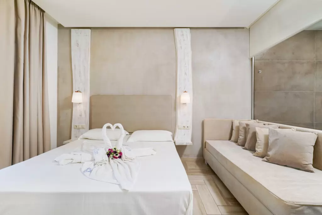 blue-view-thassos-garden-room-04