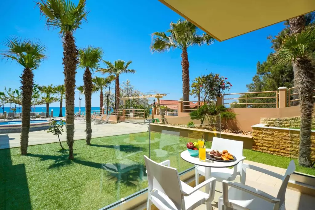 blue-view-thassos-garden-room-12