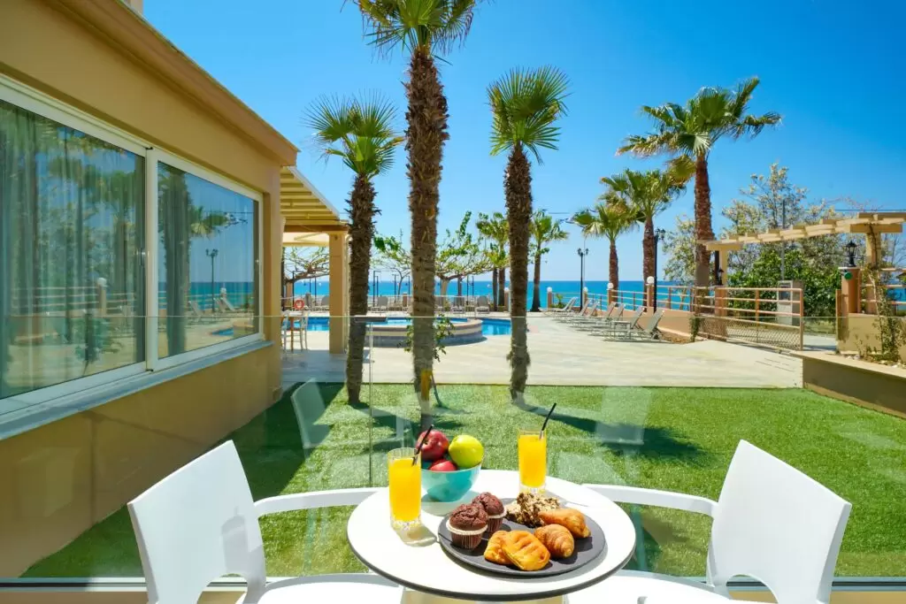 blue-view-thassos-garden-room-13